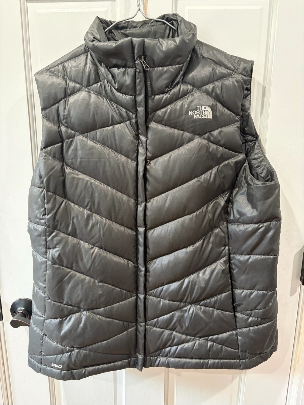 The North Face women’s  Insulated Puffer Vest in shiny black xl 550